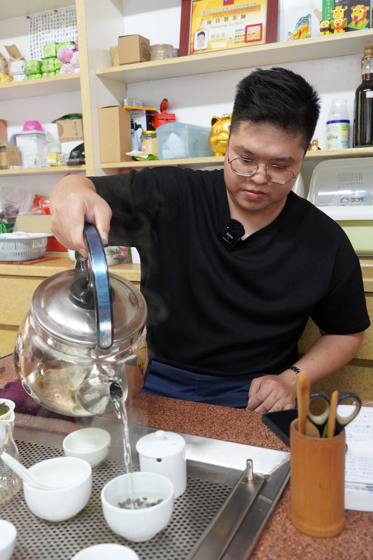 不當北漂族!26歲青年返鄉做茶 靠拍片拚出新商機 - https://www.watchmedia01.com