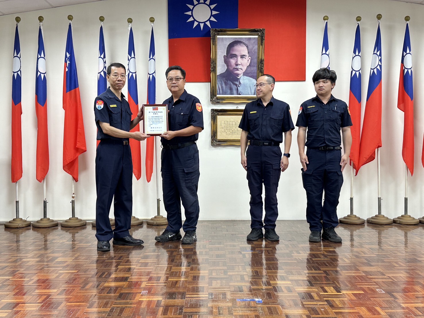 臺中港警表揚績優同仁 邀漁民互助協會分享強化港區治安