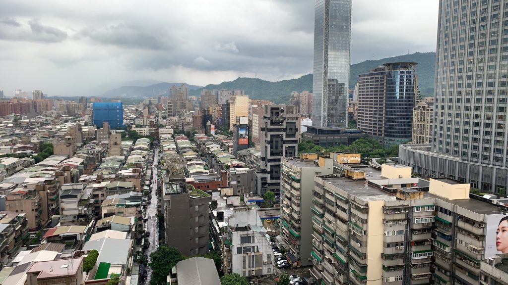 圖為台北市街景、中信房屋提供