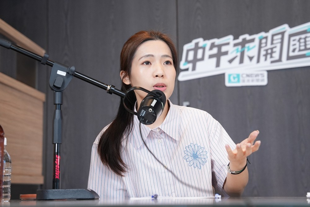 中午來開匯/揭綠能廠商轉無人機負責人有問題 徐巧芯點名「這家」綠友友 204 中午來開匯/揭綠能廠商轉無人機負責人有問題 徐巧芯點名「這家」綠友友 203
