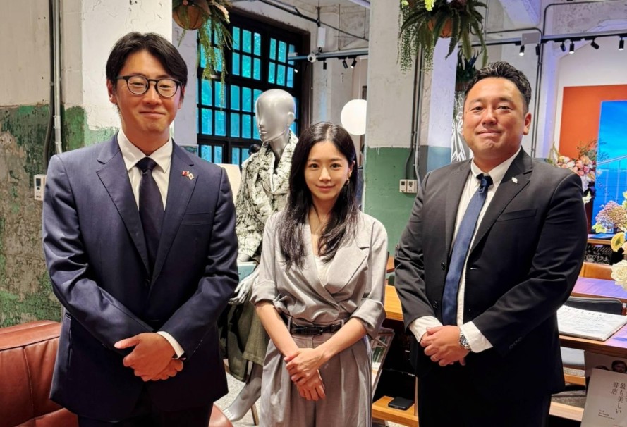 臺灣蔦屋董事長兼總經理 大塚一馬,不完美之美-千年之問藝術家暨設計師C JEAN簡君嫄, 臺灣蔦屋董事兼副理事、事業企劃商品部大河內晉吾。(圖/業者 提供)