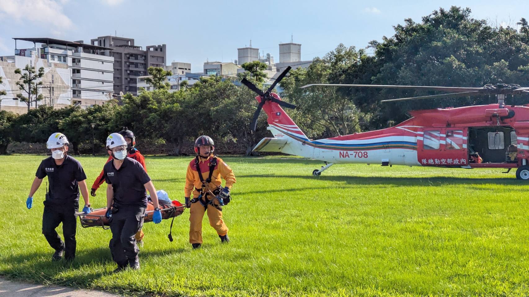 女山友魂斷雪山！失聯18天今晨吊掛下山　直升機降落東勢河濱公園完成遺體運送