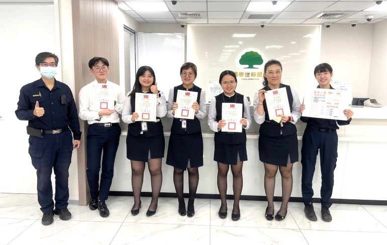 土城警銀民聯防奏效 4個月阻詐逾3659萬元 44 《圖說》國泰世華銀行土城分行成功攔阻6件詐騙案,守住民眾財產662萬元,成效居冠。〈土城分局提供〉