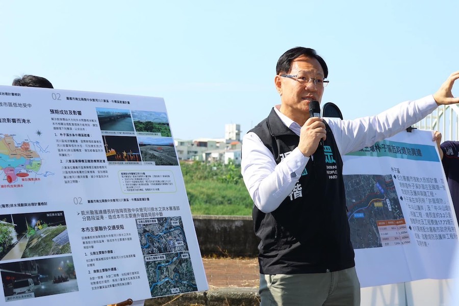 藍白共推的嘉義市長參選人張啓楷針對民進黨政府曾公開承諾嘉義市多項重要政策「被延宕、跳票」。(圖/張啓楷服務處提供)