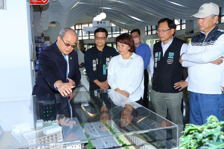 藍白共推的嘉義市長參選人張啓楷針對民進黨政府曾公開承諾嘉義市多項重要政策「被延宕、跳票」。（圖/張啓楷服務處提供）