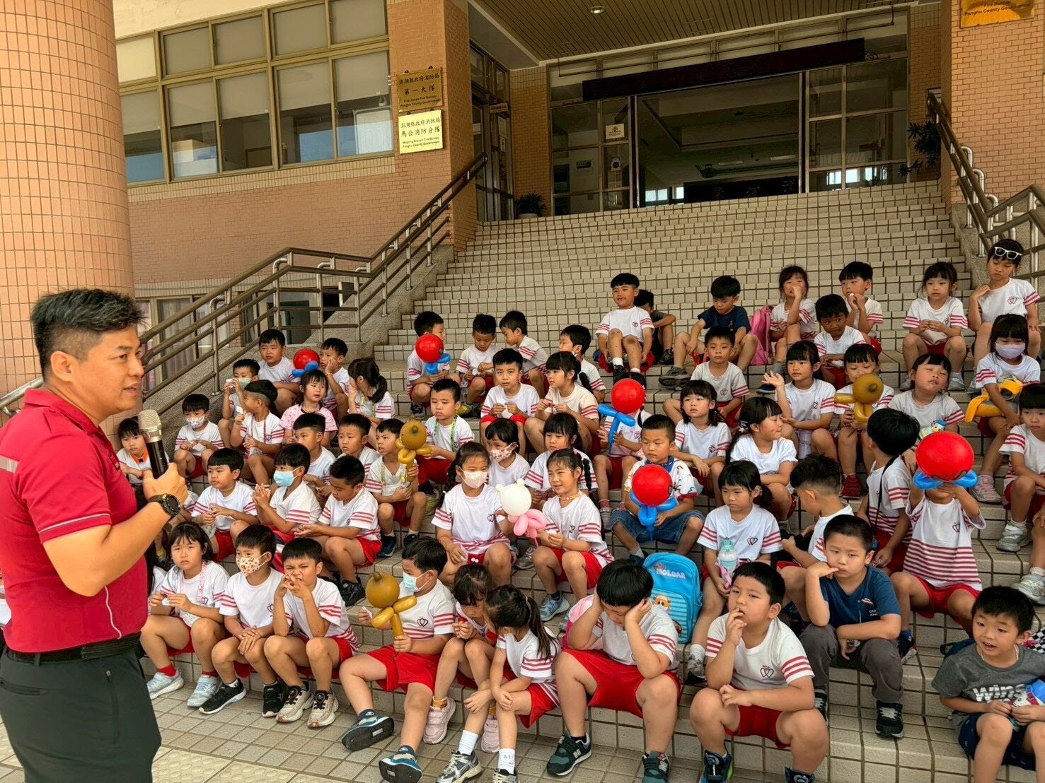 馬公市長帶領幼生體驗「消防教室」課程