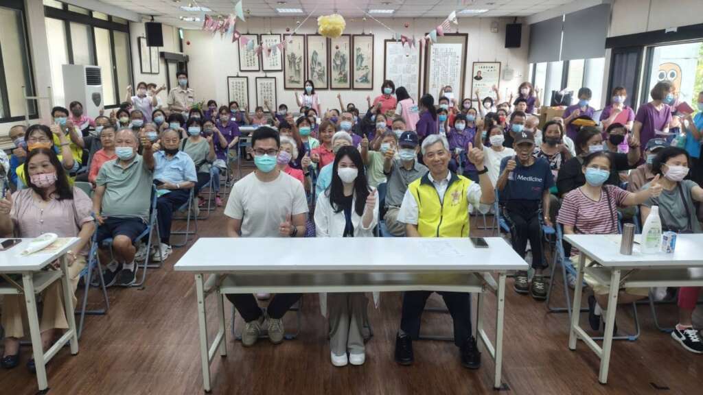 ▲中彰榮家與臺中榮總共同辦理高尿酸血症講座及檢測活動。(圖/中彰榮家提供)