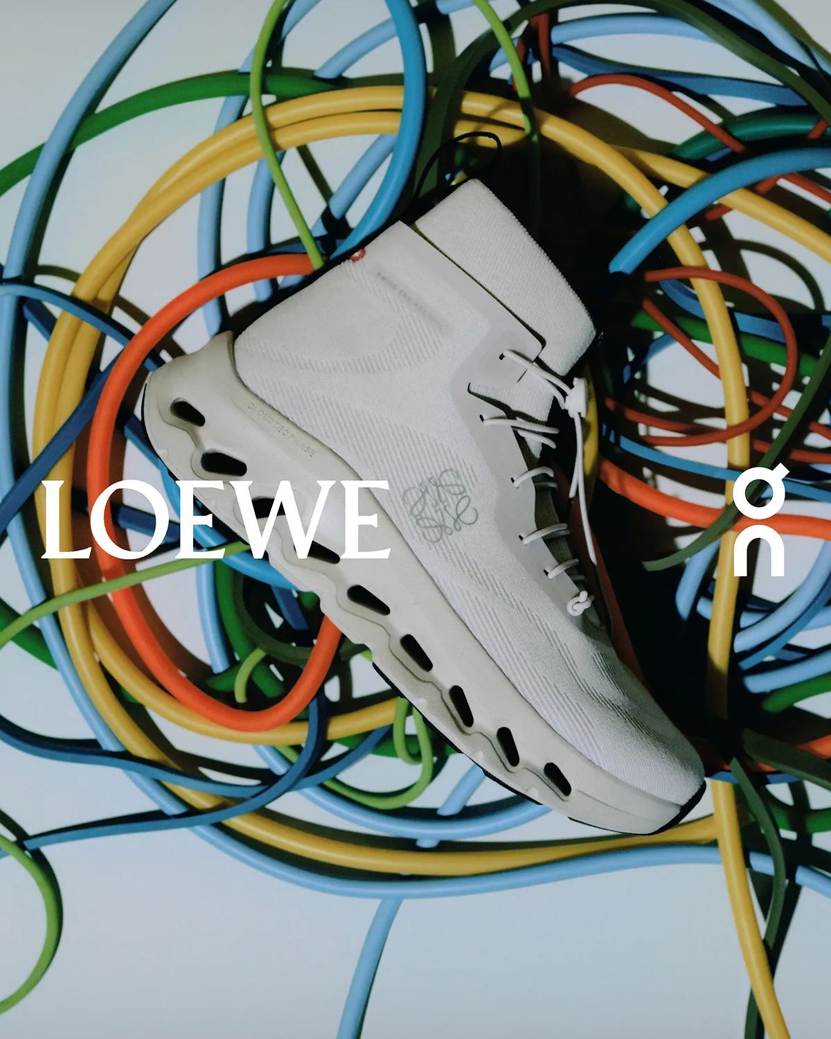 不想跟別人穿同雙On跑鞋? 那Loewe與On全新聯名鞋履「LightSpray Cloudmonster」你可別錯過
