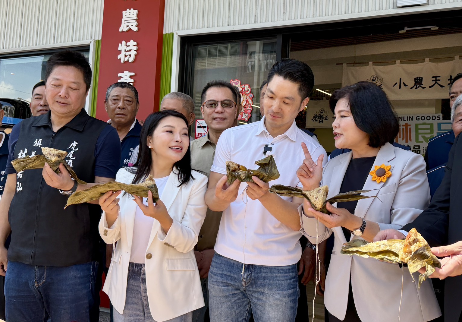 蔣萬安、張麗善齊聲力讚國產農產 肯定北農X虎農產銷履歷花生粽 198 蔣萬安、張麗善齊聲力讚國產農產 肯定北農X虎農產銷履歷花生粽 197