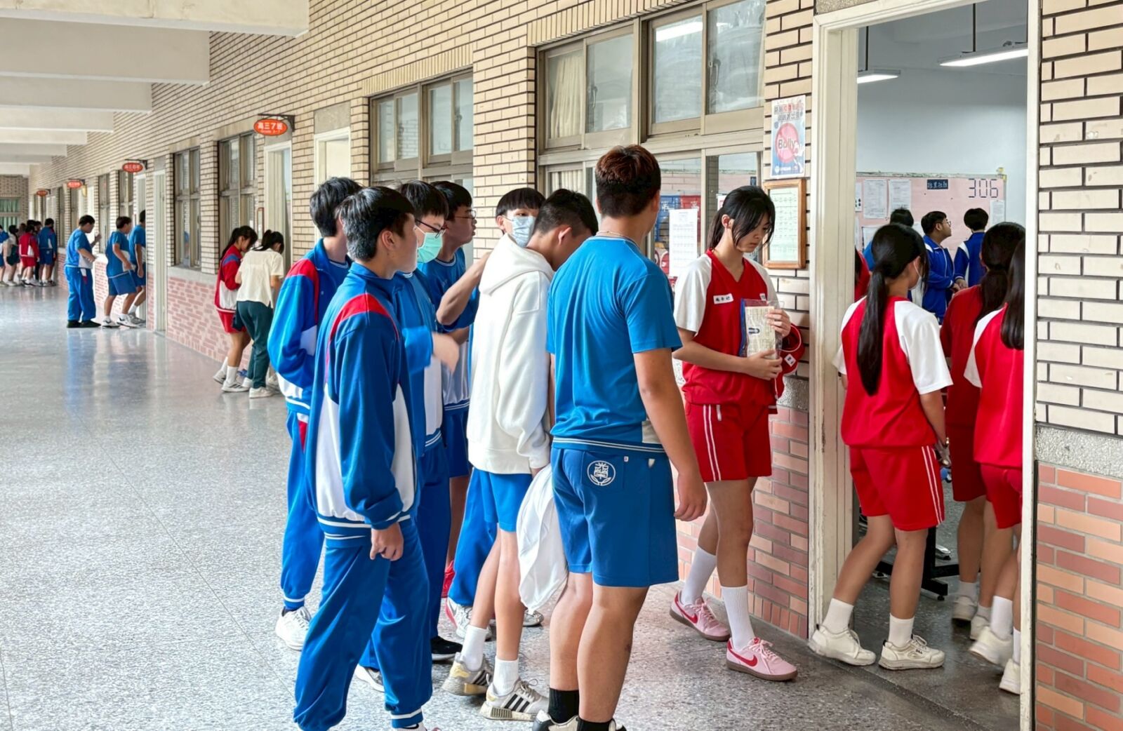 國中會考答案卷爆「難寫、斷水」爭議 教育部澄清非普遍現象 198 國中會考答案卷爆「難寫、斷水」爭議 教育部澄清非普遍現象 197