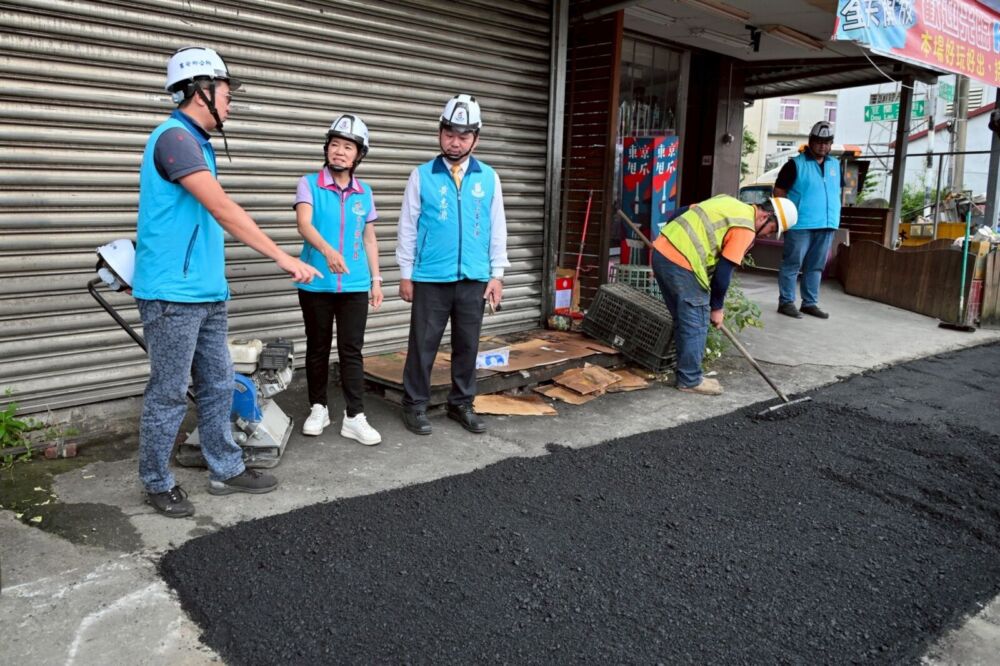 宜昌國中鄰近通學路段引民怨 游淑貞現勘速鋪平路面改善 240 宜昌國中鄰近通學路段引民怨 游淑貞現勘速鋪平路面改善 239