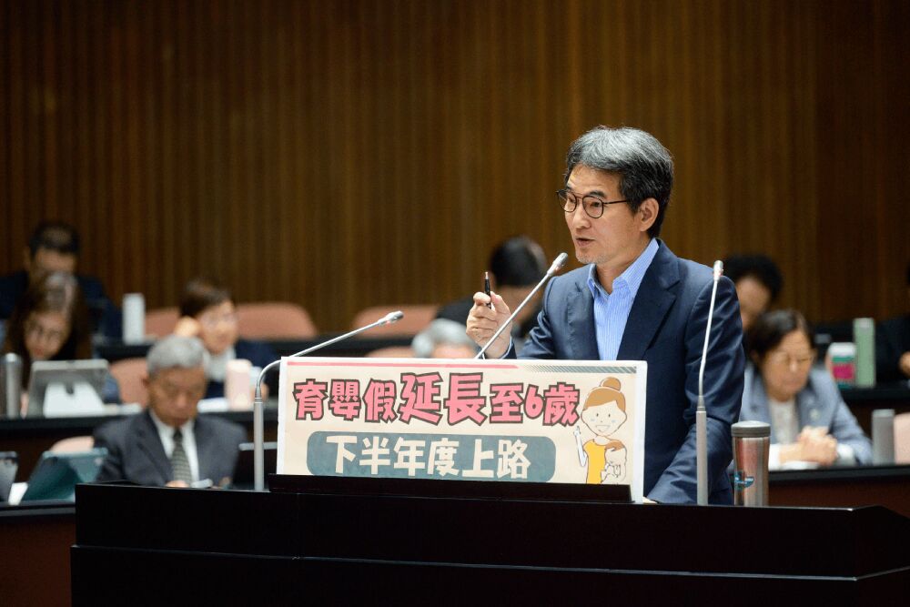 彈性育嬰假放寬至幼兒6歲前適用 劉建國指有助新手爸媽兼顧工作家庭 240 照片來源:劉建國國會辦公室