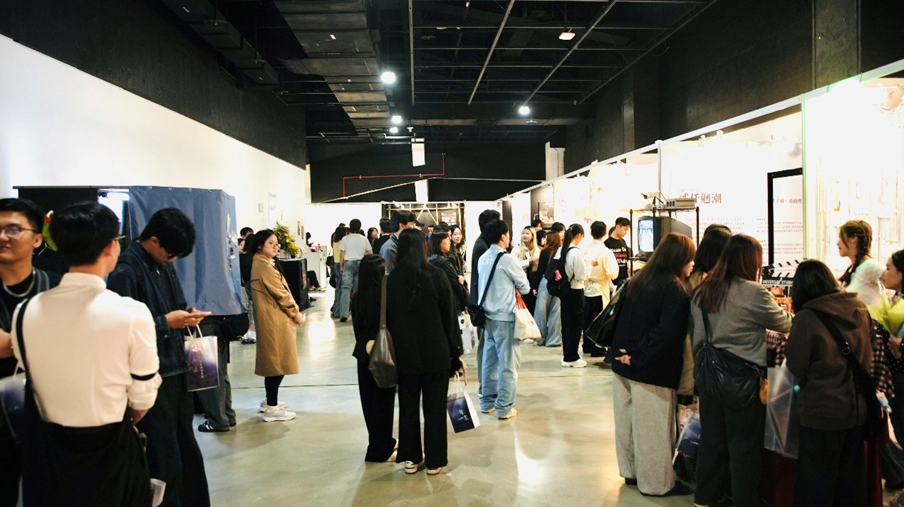 文化大學大傳系畢展《傳生》登場 17組作品展現跨域傳播實力 238 文化大學大傳系畢展《傳生》登場 17組作品展現跨域傳播實力 237