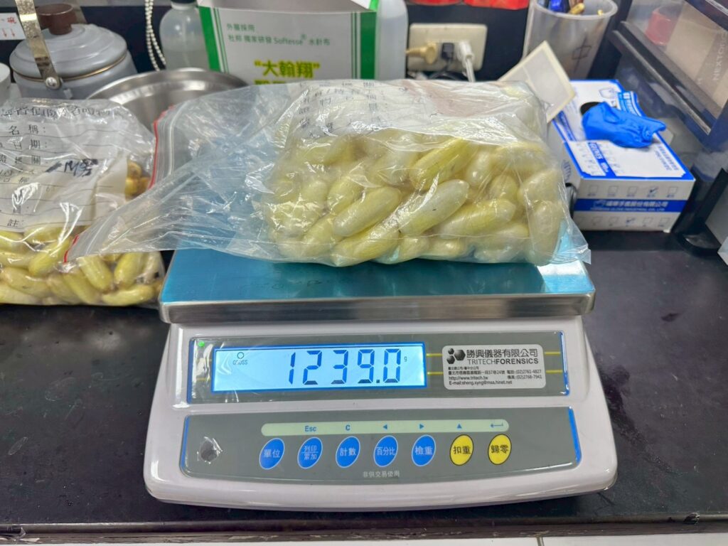 海巡署與HSI成功偵破14起以人體吞食膠囊及行李夾帶之機場跨境運毒案件。(圖/海巡署提供)