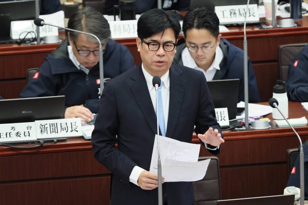 ▲針對議員關切警察涉偷拍案,陳其邁要求警察局有更積極作為,並深刻檢討內部管理機制,市府將透過三項作為落實被害者保護,強調善盡人權保障,確保不漏接被害者。