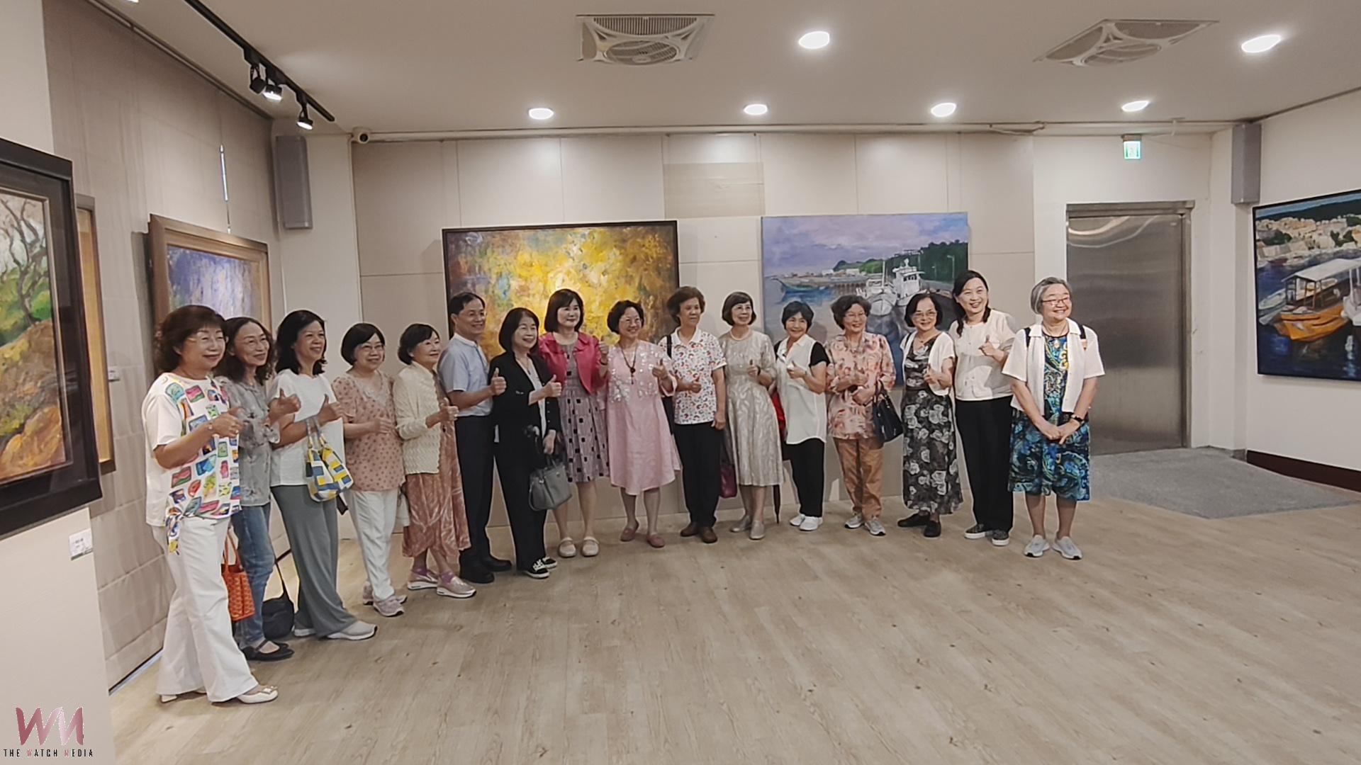 (有影片)/彰女驚見巨幅畫海!藝術伉儷回母校掀回憶潮 - https://www.watchmedia01.com