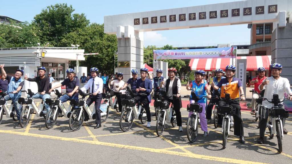 ▲彰化北斗鎮MOOVO公共自行車啟用,設有8個站點,提供80台自行車,不僅便利在地鎮民與通勤學子,也讓遊客能輕鬆漫遊北斗、體驗人文風情。(圖/記者林明佑翻攝)
