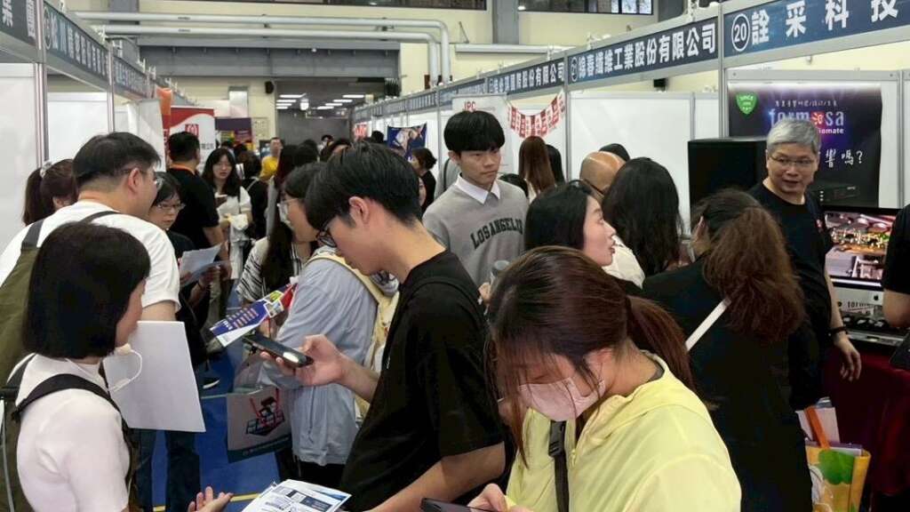 ▲學生踴躍到場參與。