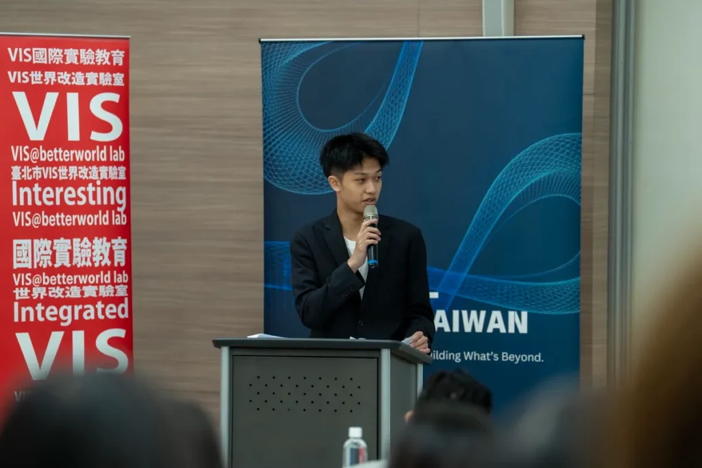 由臺北國際實驗高中學生Jimmy黃柏崴(持mic者)、Miu黃美翔及其團隊籌組Business Club 商業社團,展現出高度的組織力、企劃力與行動力