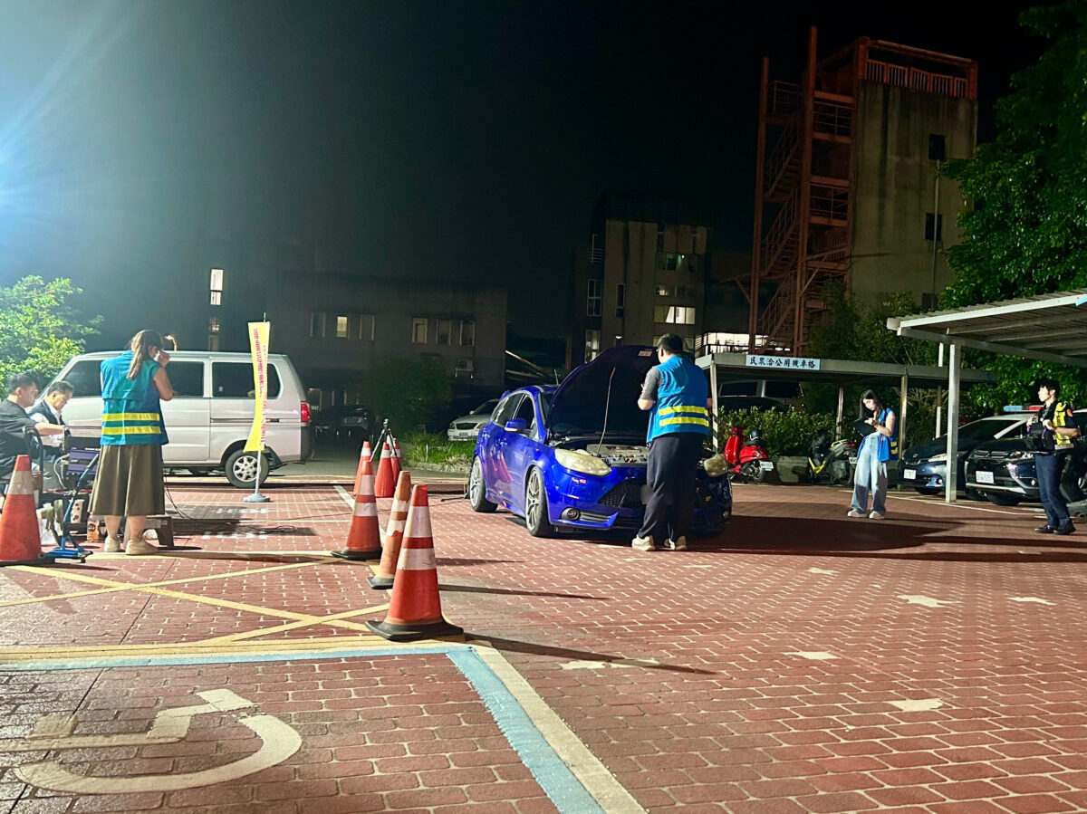 飆破109分貝如飛機起飛 龍潭警深夜攔查改裝車開罰 S 12812330 0