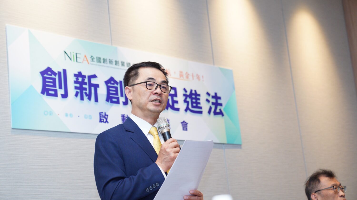 邱銘乾總會長代表新創總會，啟動創新創業促進法推動工作。（圖/新創總會提供）