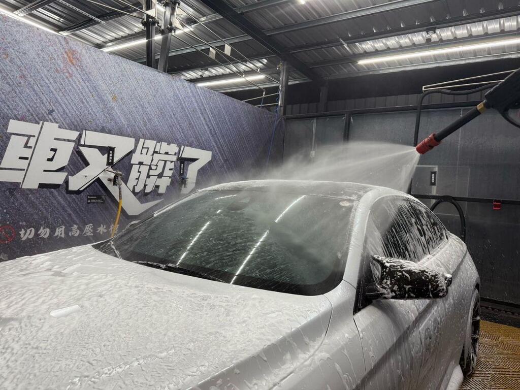 採用軟水系統的台南汽車清潔,減少水痕殘留,維持烤漆光澤更持久(示意圖/Medick Marketing Ltd.提供)