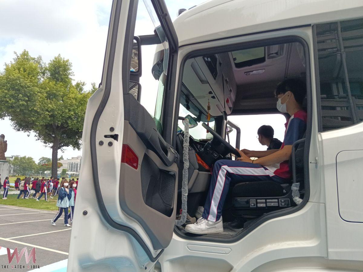 (有影片)/國立土庫商工舉辦大型車交通安全宣導 實境體驗提升防禦駕駛觀念 - https://www.watchmedia01.com