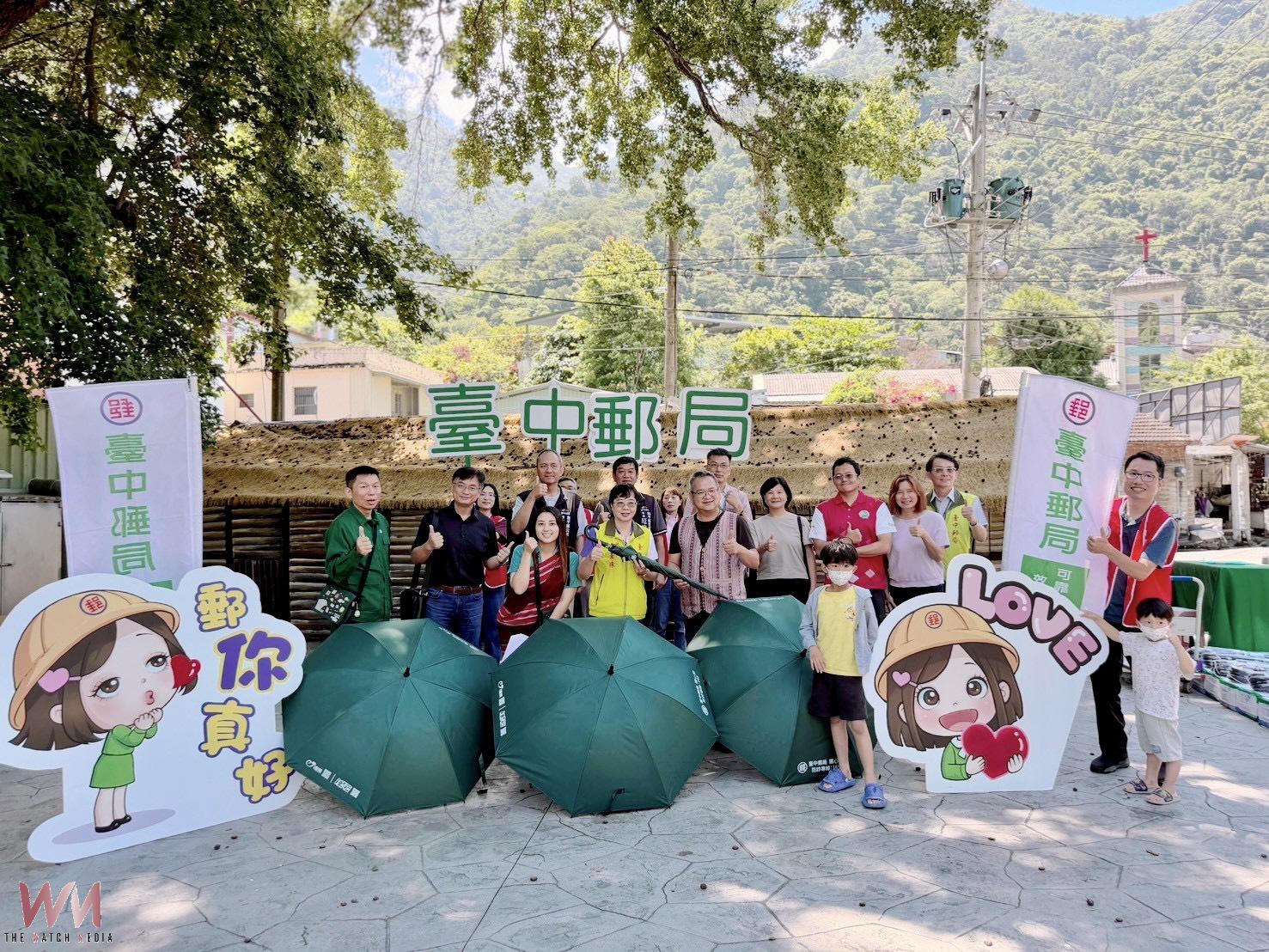 臺中郵局送愛與祝福予偏鄉小學　「郵愛偏鄉 傘遞溫暖」愛心公益溫馨登場
