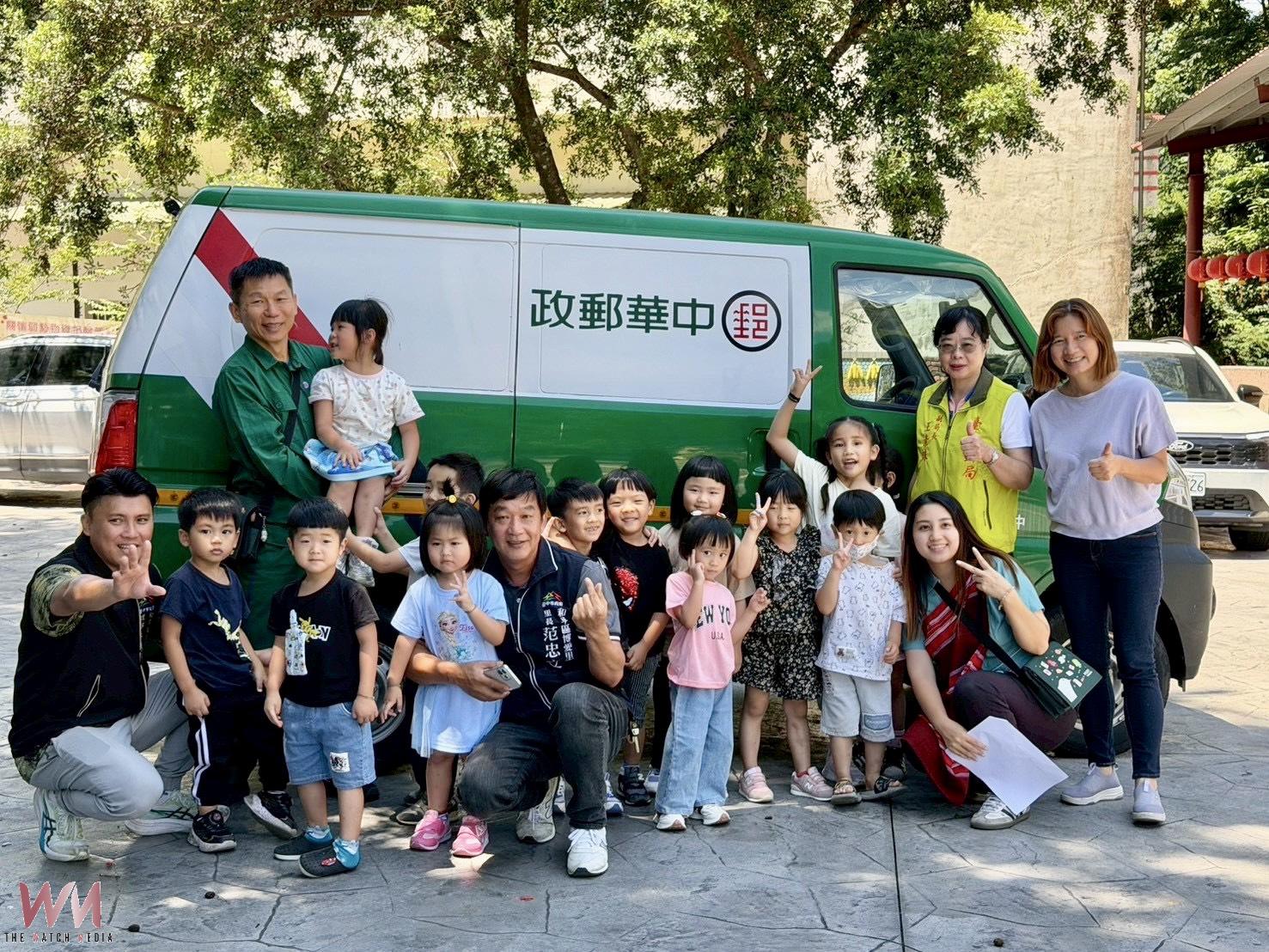 臺中郵局送愛與祝福予偏鄉小學　「郵愛偏鄉 傘遞溫暖」愛心公益溫馨登場 - https://www.watchmedia01.com