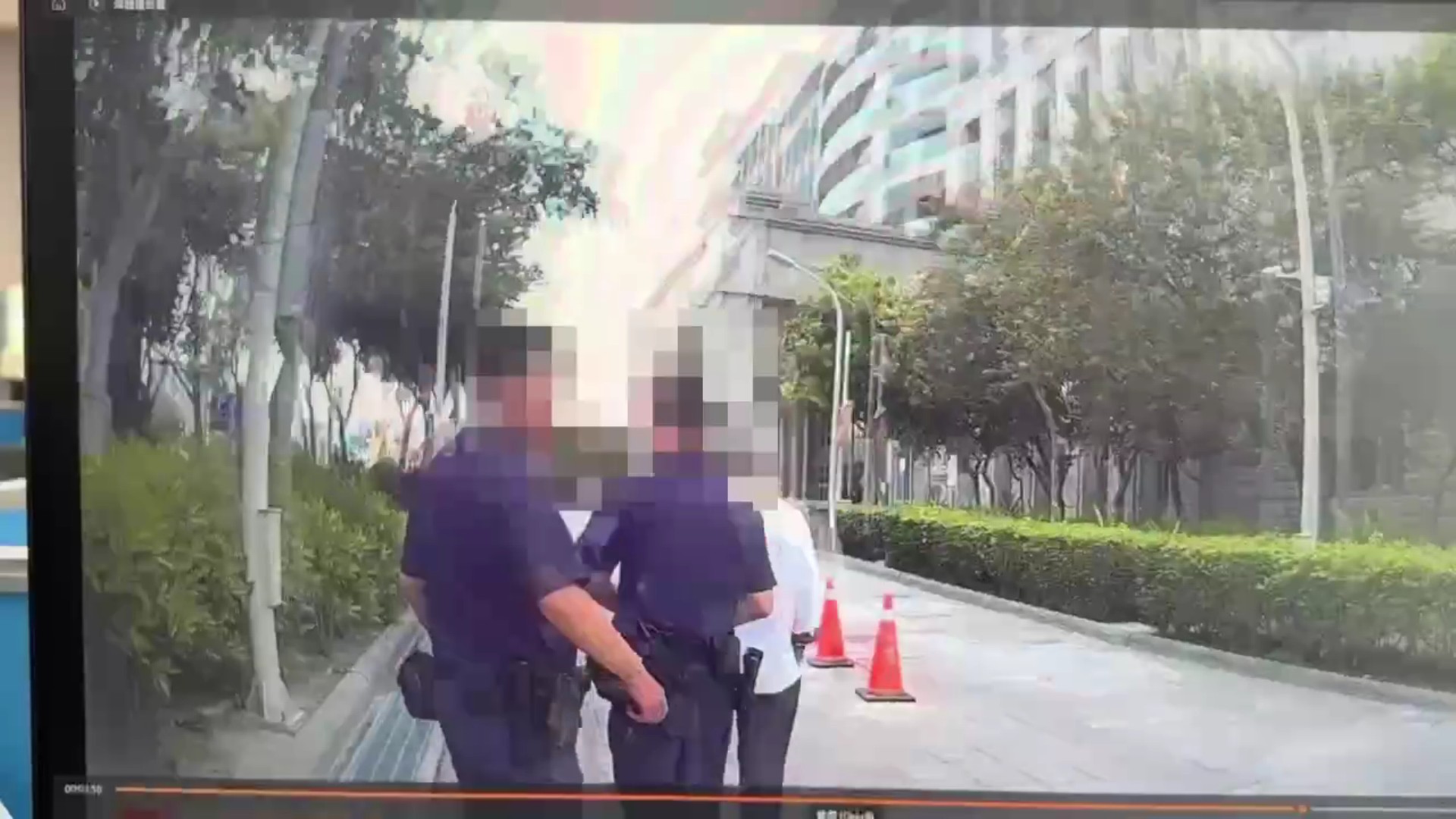(有影片)/法院安檢警鈴大作 男子攜疑似模擬槍與子彈遭逮 - https://www.watchmedia01.com
