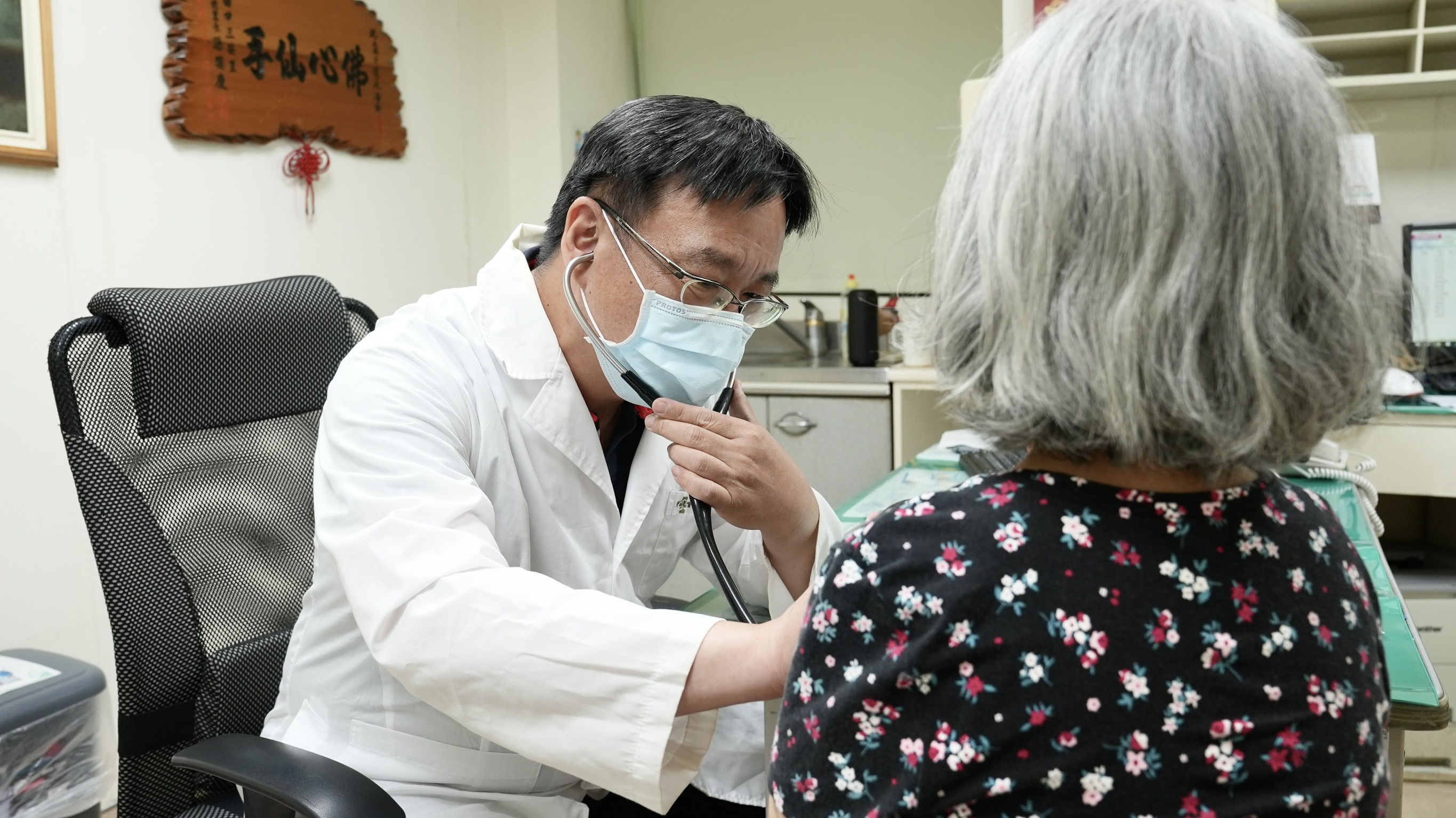 血管硬如石頭!秀傳震波碎石術助婦人重拾順暢心跳 - https://www.watchmedia01.com
