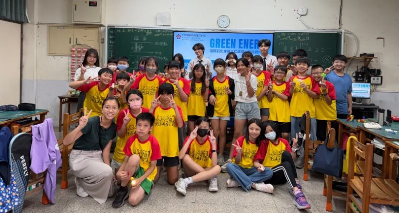 大手攜小手共創淨零未來:仁武高中綠能推廣前進仁武國小