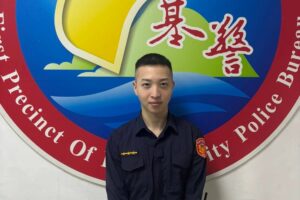 老翁深夜不勝酒力路倒 暖警即時協助陪同返宿 40 %E8%91%A3%E7%B4%80%E5%BB%B7 300x200 1