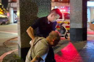 老翁深夜不勝酒力路倒 暖警即時協助陪同返宿 41 MEITU 20260521 162251519 300x200 1