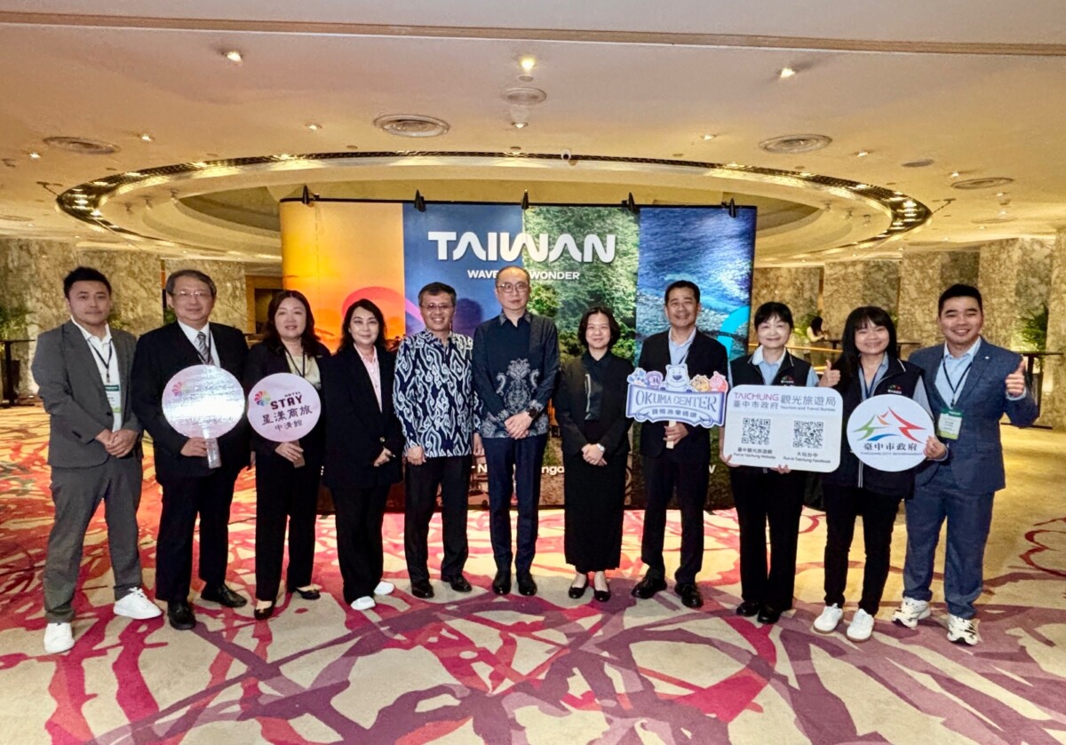 ▲台中觀旅局攜手觀光業者赴馬宣傳台中觀光。(圖/中市府提供)