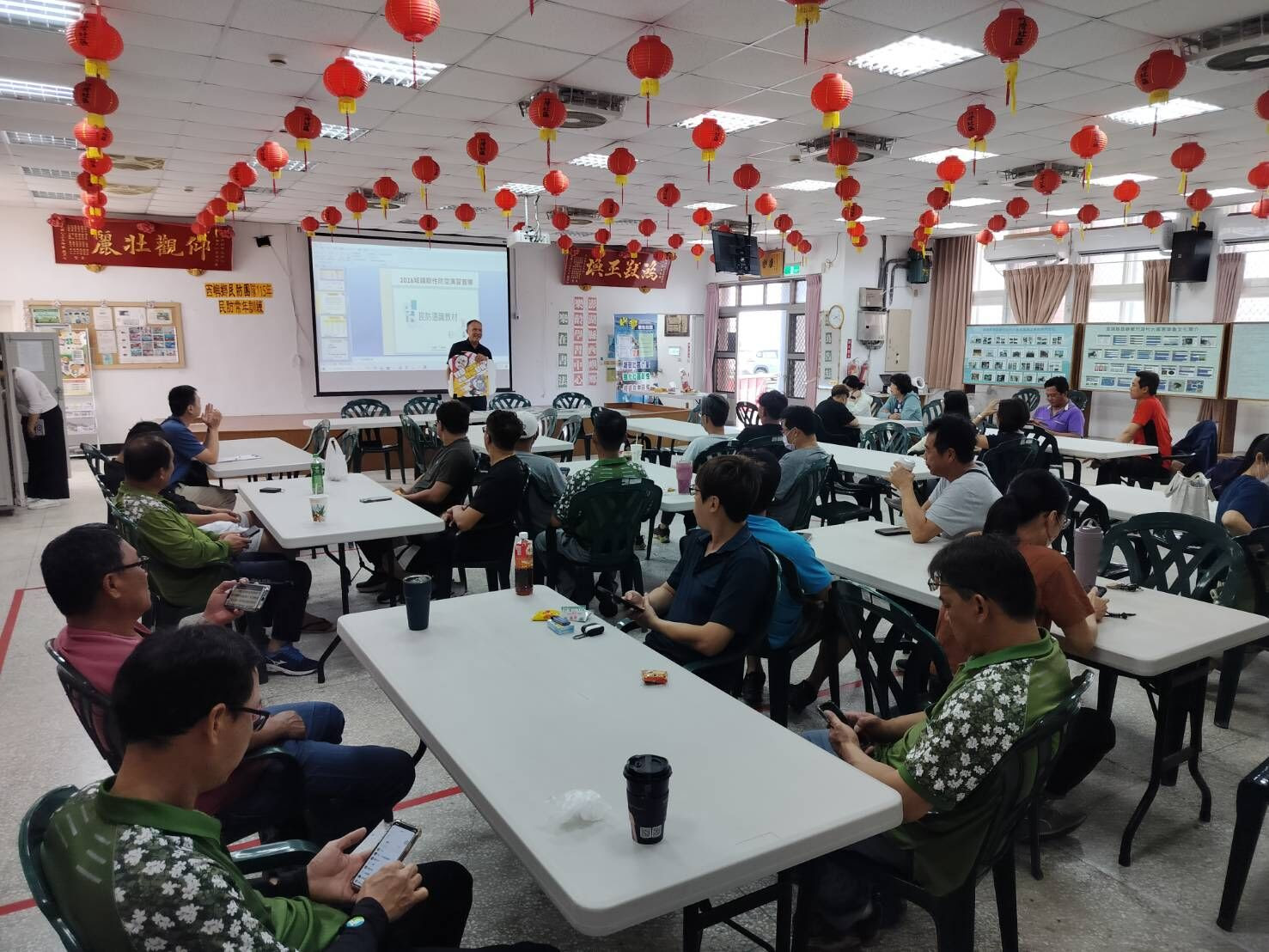 竹灣警揪鄉親「開港」 反詐反賄顧安全