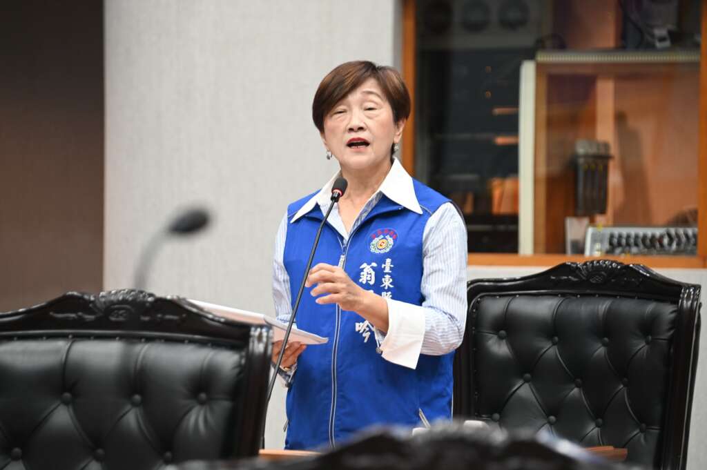 ∆台東縣議會115上半年度縣政總質詢 議員翁麗吟表示,獼猴危害明顯,建議由持有合法獵槍的原住民族人組成「捕猴隊」,協助進行族群控制,降低農損。(圖/ 台東縣議會提供)