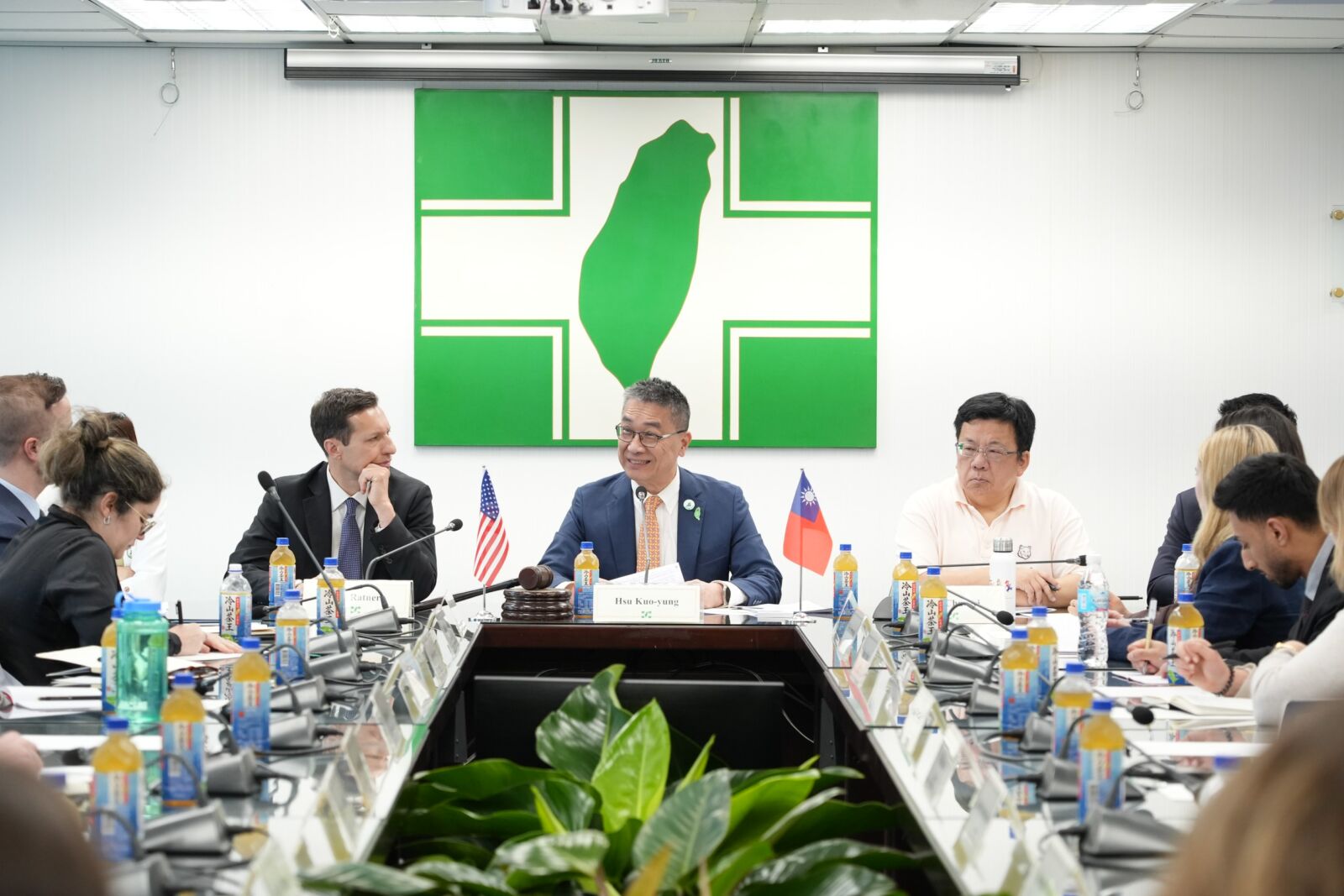 前美國防部官員率團訪民進黨 徐國勇批在野黨刪預算影響台灣防衛 192 前美國防部官員率團訪民進黨 徐國勇批在野黨刪預算影響台灣防衛 191