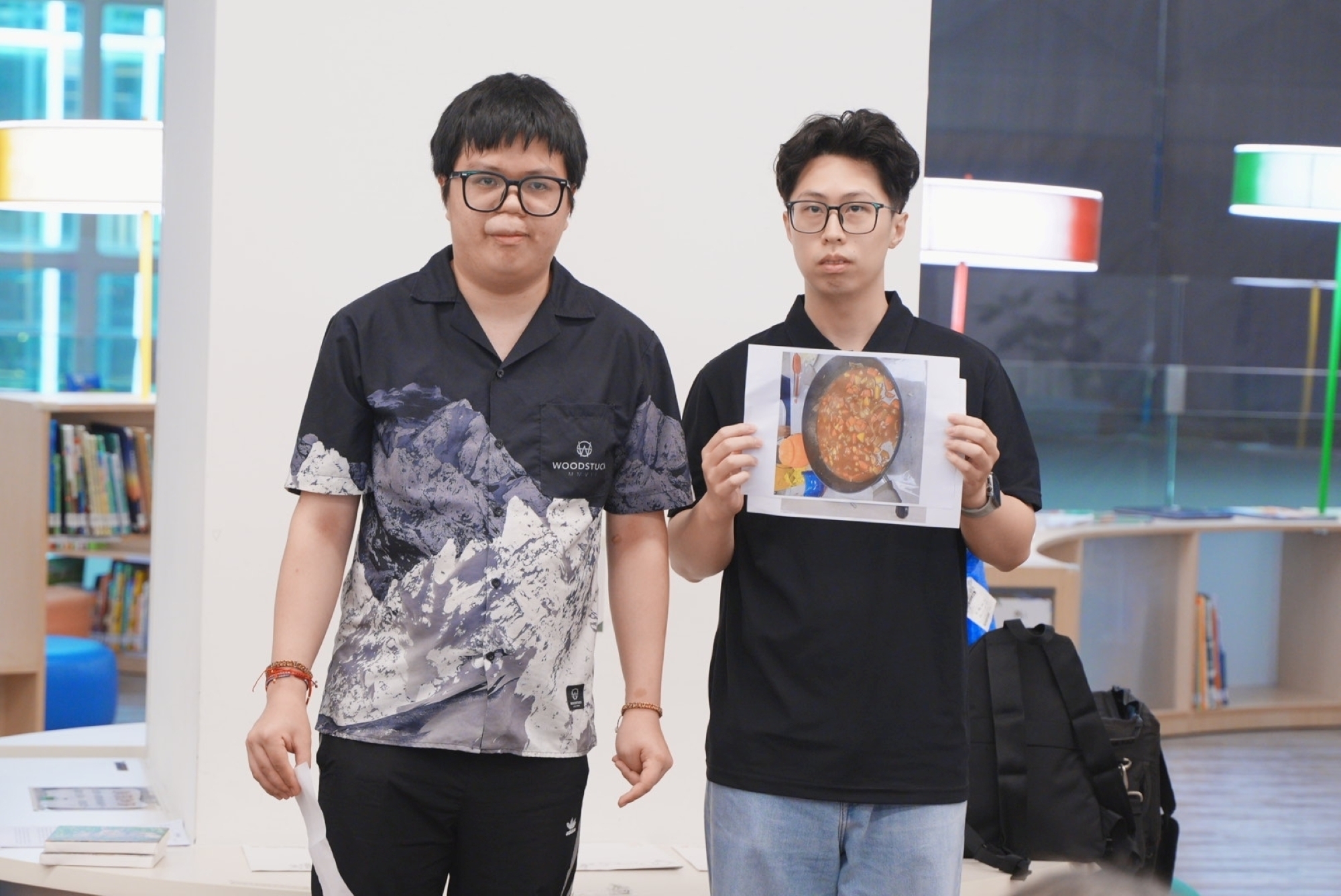 伊甸基金會邀早療家庭、身心障礙者創作 《光從心底升起》聯展桃園總圖登場 19歲的黑塔左在伊甸沐陽會所陪伴下,逐步找回生活步調與自信。伊甸基金會提供