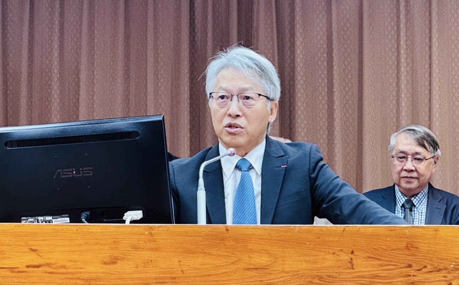 中央研究院院長廖俊智坦言,「研究員低薪」確實是現況,並表示三年前中研院曾調漲一次約15%。(圖/葛如鈞國會辦公室)