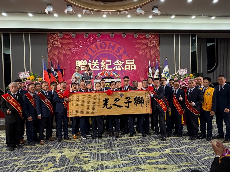 ▲蘭陽獅子會以「獅子之光」祝賀翟鎭辰獅友就職2026-2027年會長。