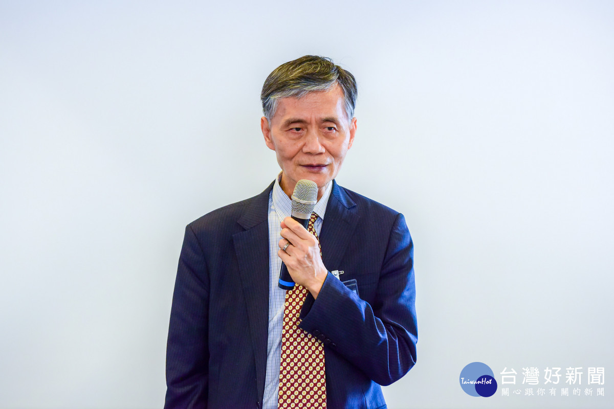 中原大學校長李英明於啟用典禮致詞,強調跨域合作與生醫人才培育的重要使命。