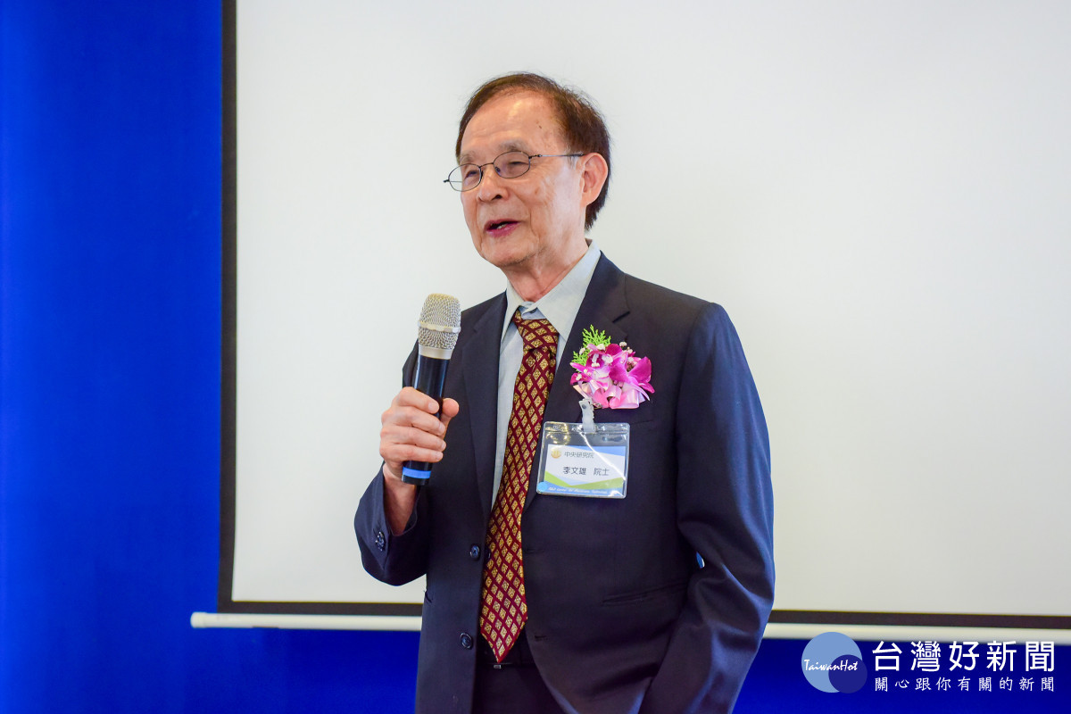 中央研究院院士李文雄於啟用典禮致詞,肯定中原大學跨域生醫研發成果。