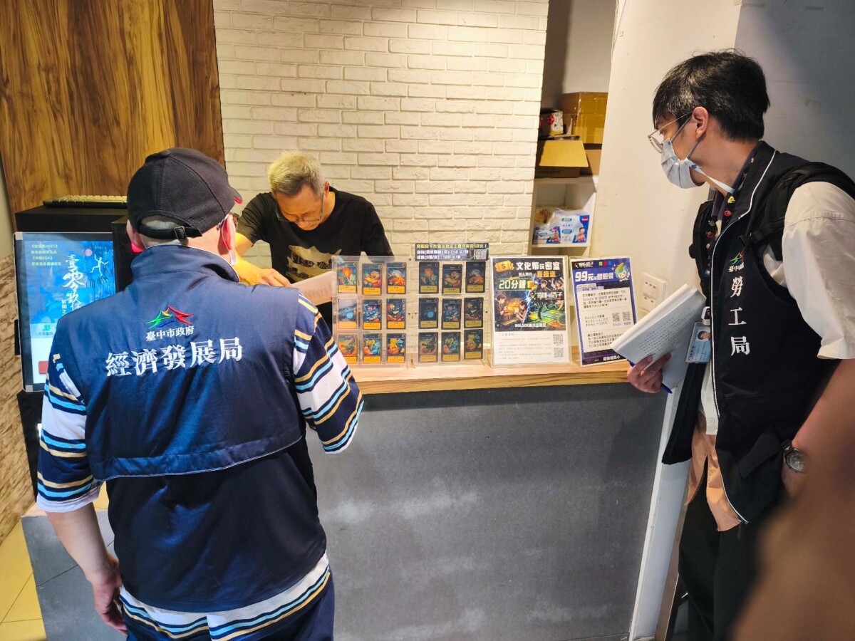 ▲逐關查安全!中市全面稽查密室逃脫場域公安。(圖/中市府提供)