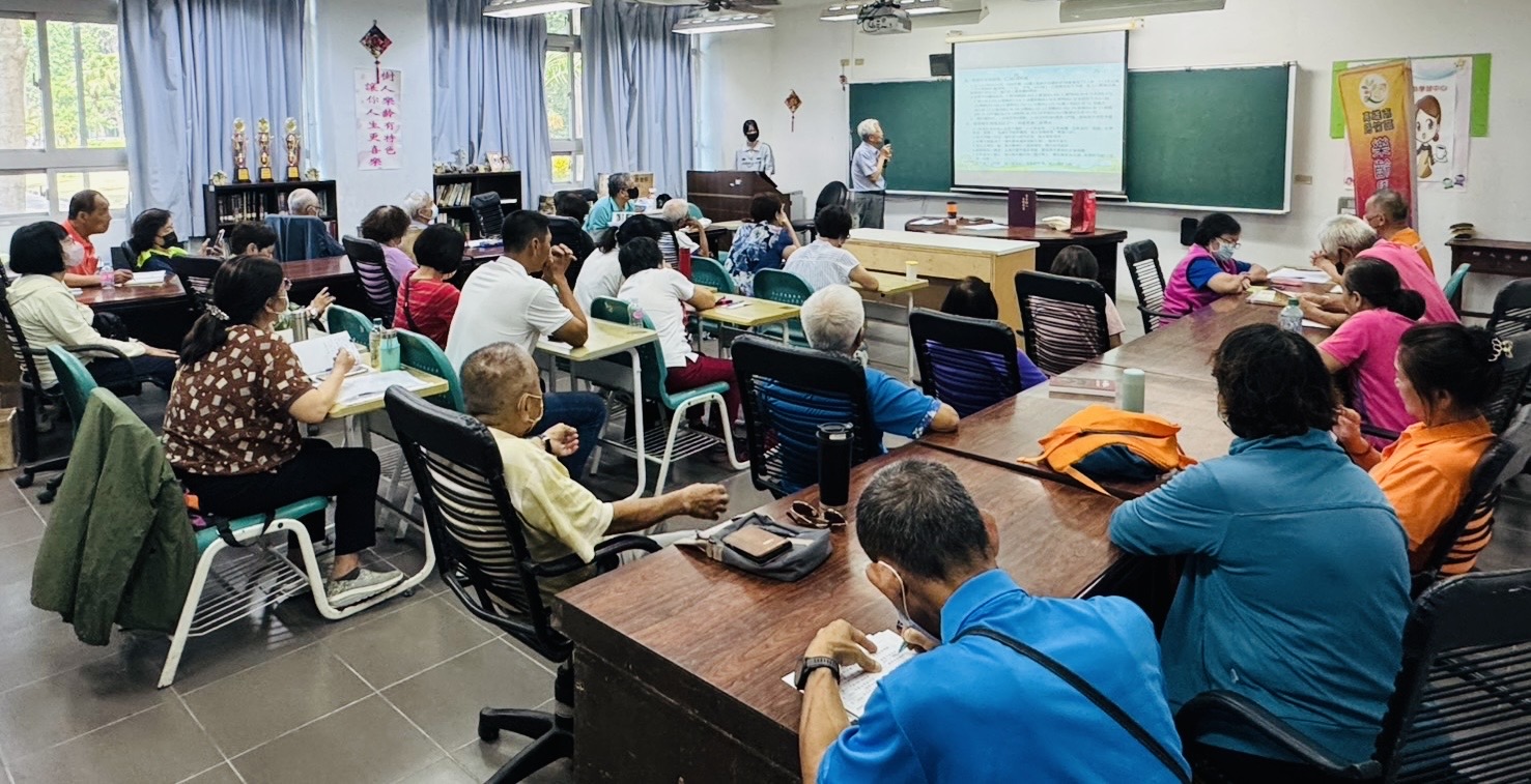 樹人醫專樂齡學習中心開跑 陳金雄教授與學員相見歡,歡唱互動,活力滿滿!