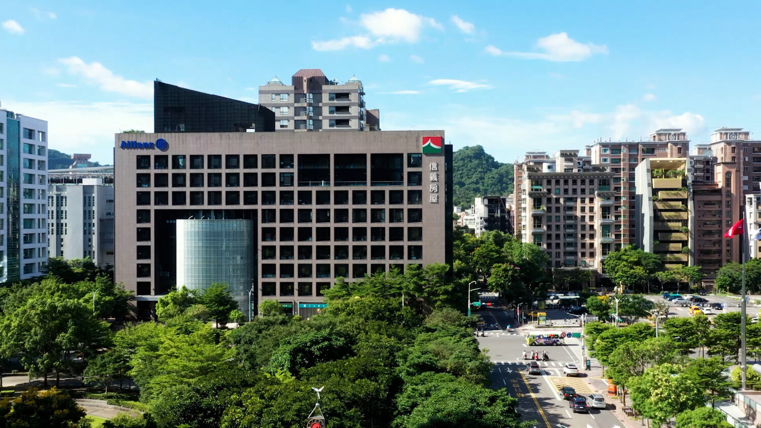 連32年蟬聯第一 信義房屋讓AI做AI的事、讓人做有溫度的事