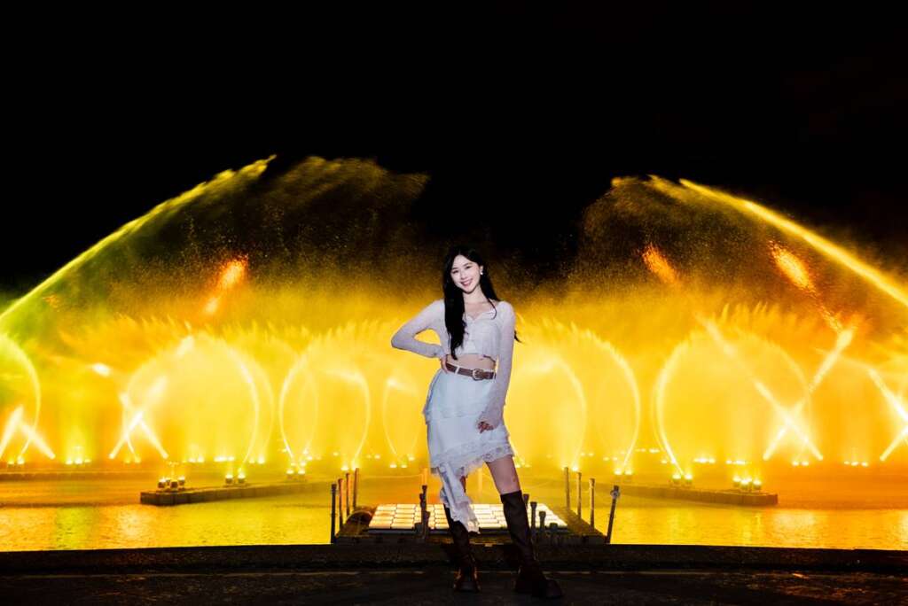 ▲2026碧潭水舞季「舞力泉High」璀璨開展，金黃色水幕與璀璨雷射交織出震撼視覺。