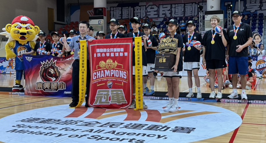 台中市東興國小榮獲女童組冠軍。 (EBL提供)