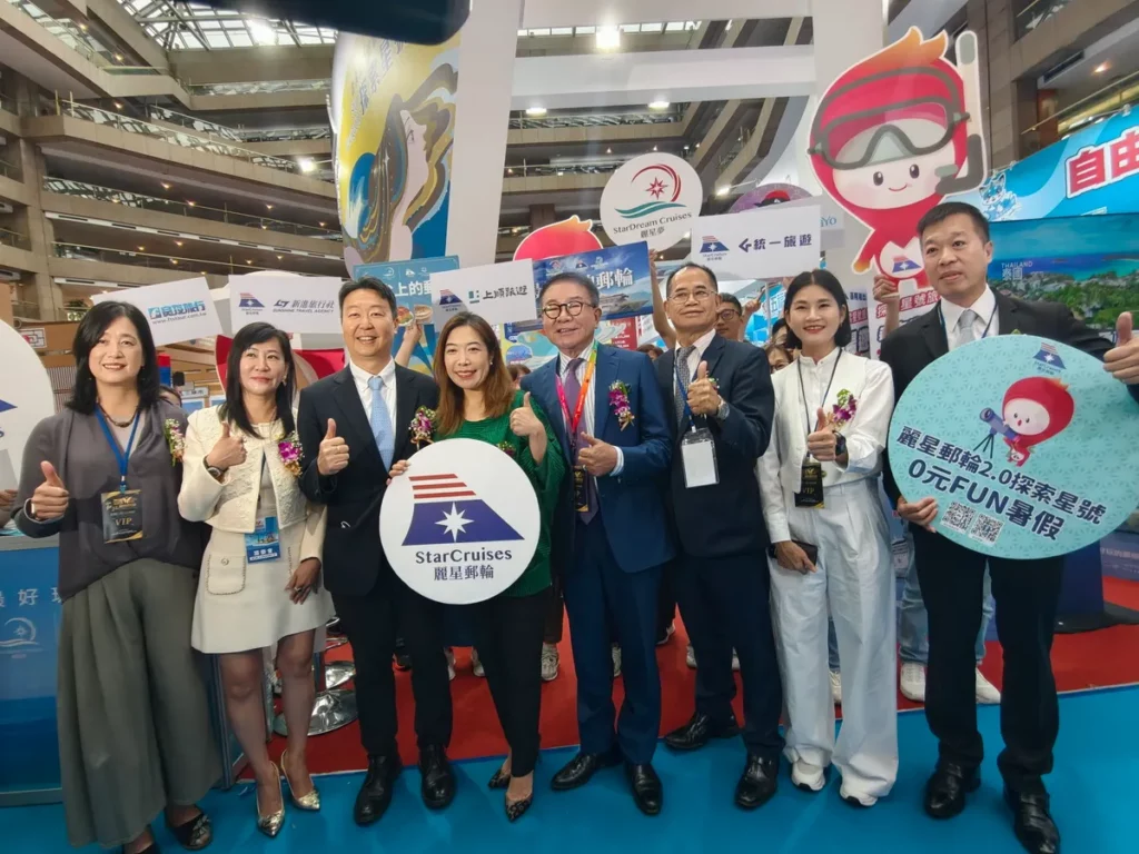 此次旅展麗星郵輪同步==推出買4晚享5晚、買5晚享7晚、兒童船票0元、全台唯一郵輪敬老優惠,以及 The Palace 皇宮系列第二位半價等方案。其中,8天7晚日本長航線換算下來每人每晚最低2,500元起;指定航程再加碼每人每晚800元餐飲消費金,最高可享11,200元。