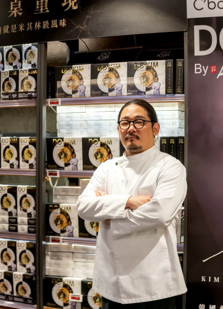 米其林一星主廚金度潤與麵食領導品牌阿舍食品合資打造國際新品牌「DO KIM」推出「韓式紫蘇油拌麵」與「韓式雙醬拌麵